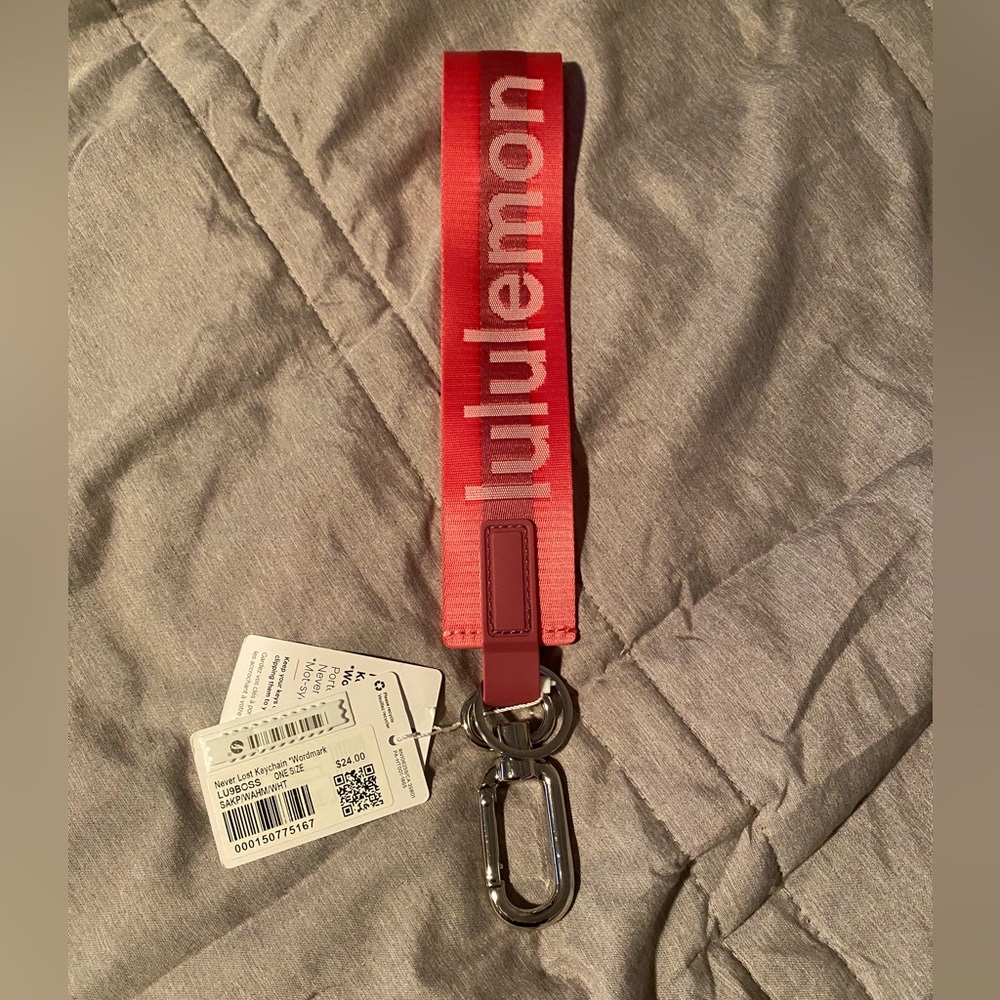 NWT Lululemon never lost keychain wordmark - Sakura pink washed mauve white - Picture 4 of 4